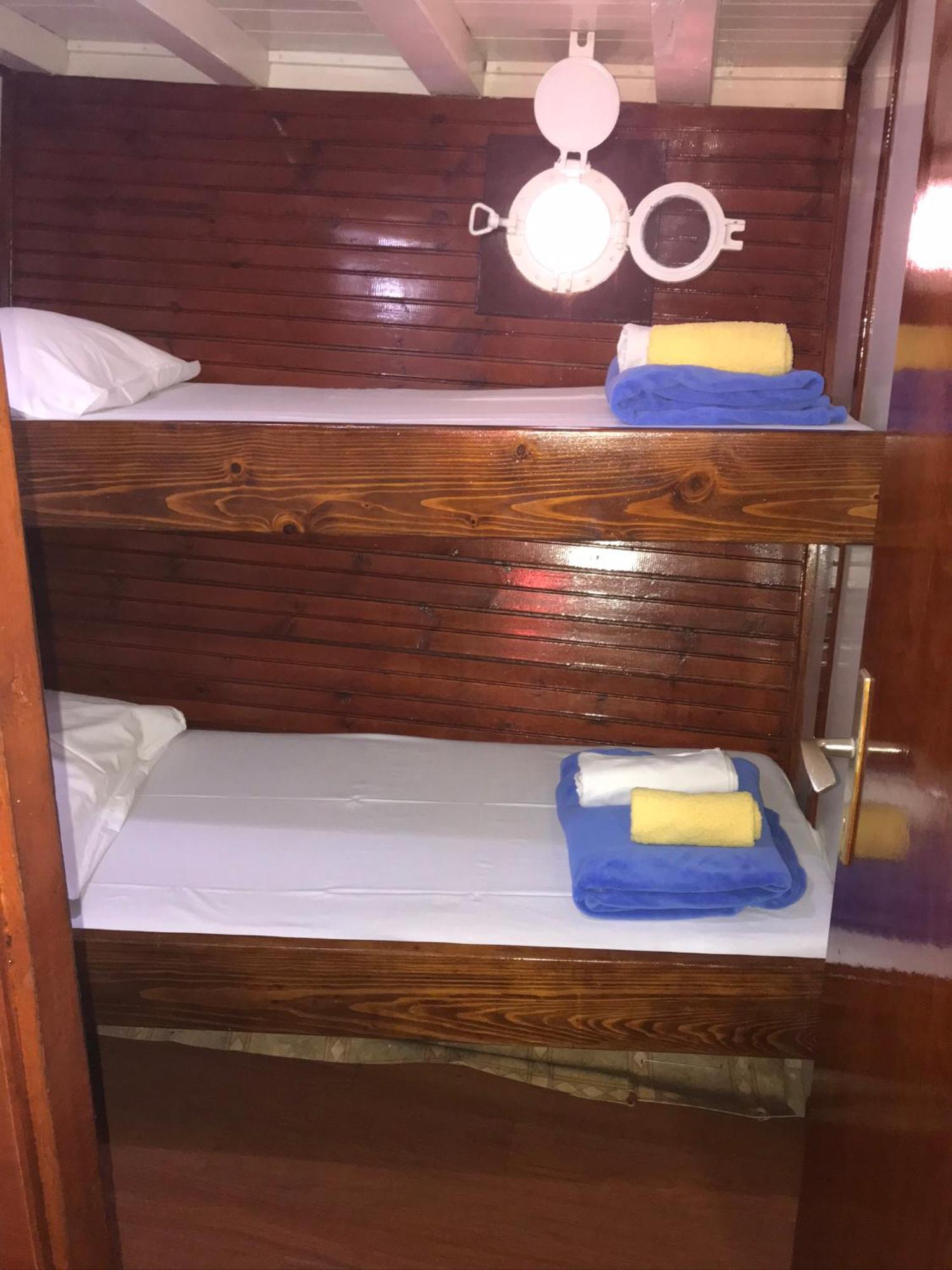 Rhythm Floating Accom - Split Exterior foto